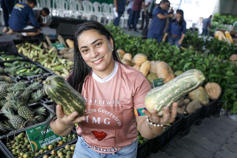 associacoes-recebem-doacao-de-45-toneladas-de-alimentos-do-governo-do-amazonas-adquiridos-da-agricultura-familiar