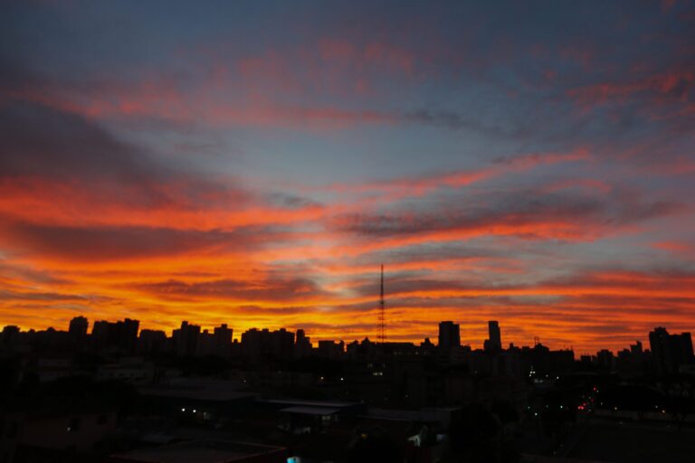 fevereiro-tera-onda-de-calor-e-chuvas-so-normalizam-na-segunda-quinzena