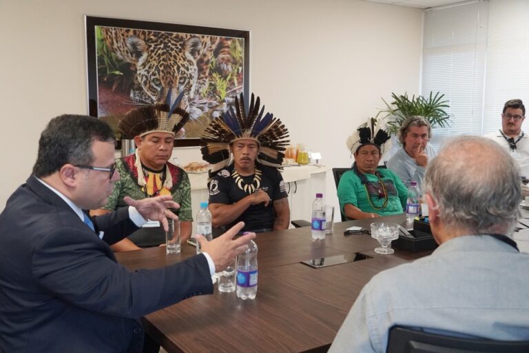 itaipu-recebe-comunidades-indigenas-para-tratar-de-reposicao-de-terras