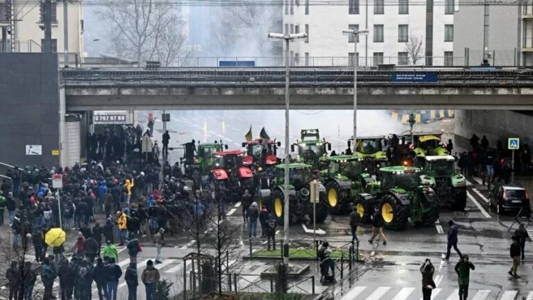 agricultores-vao-as-ruas-de-bruxelas-e-comecam-novo-protesto