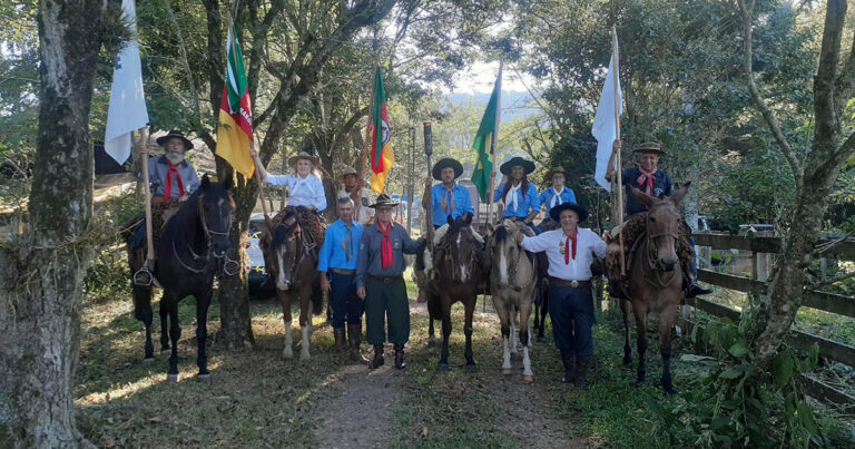 chama-crioula-para-a-34a-festa-campeira-do-rio-grande-do-sul-(fecars)-inicia-trajetoria-rumo-a-esteio