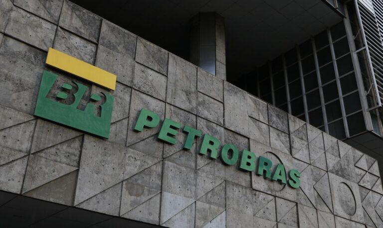 petrobras-nao-pode-ter-objetivo-unico-de-gerar-lucros-exorbitantes-a-acionistas,-diz-ministro