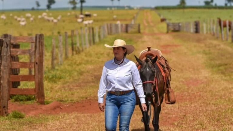 confira-a-historia-da-pecuarista-que-e-uma-das-mulheres-mais-influentes-do-agro-no-brasil