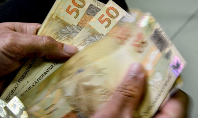 governo-propoe-salario-minimo-de-r$-1.502-em-2025