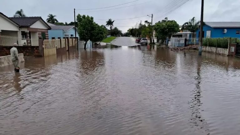 chuva-forte-causa-alagamentos-no-rs