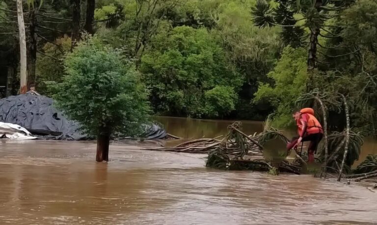 santa-catarina-segue-com-chuva-e-previsao-de-enchente-e-ventos-fortes