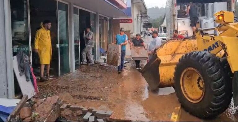 chuva-atinge-33-municipios-de-santa-catarina-e-4-estao-em-situacao-de-emergencia