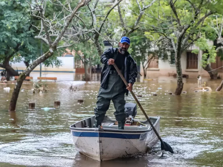 perdas-do-agro-no-rs-em-areas-inundadas-chegam-a-r$-3-bilhoes,-diz-farsul