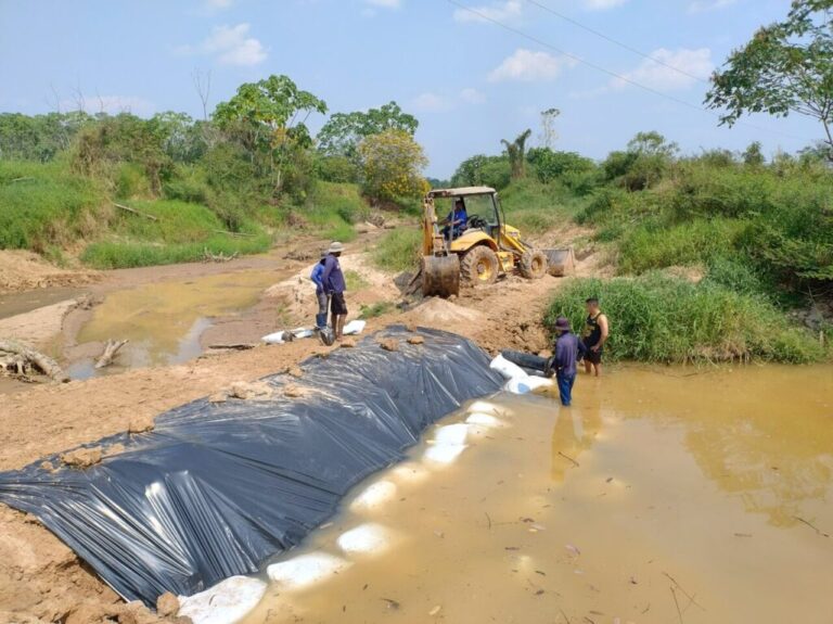 medida-emergencial-contra-a-seca:-represa-e-construida-em-igarape