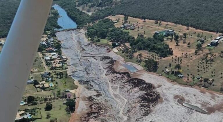 destruicao:-barragem-rompe-e-interdita-br-163