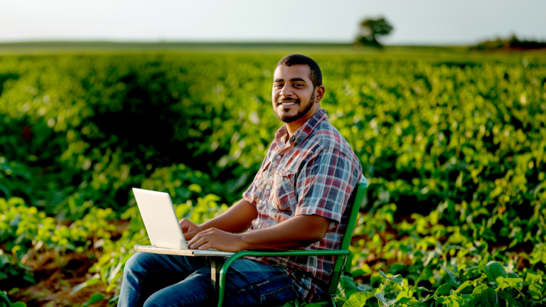 john-deere-lanca-plataforma-de-ensino-online-com-cursos-sobre-praticas-agricolas